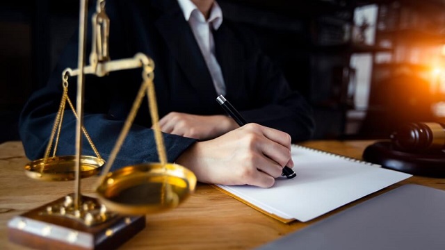 وکیل حقوقی مشهد