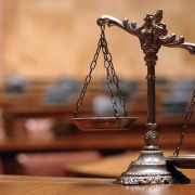 چگونه از بانک شکایت کنم + بهترین وکیل کیفری آقا مشهد